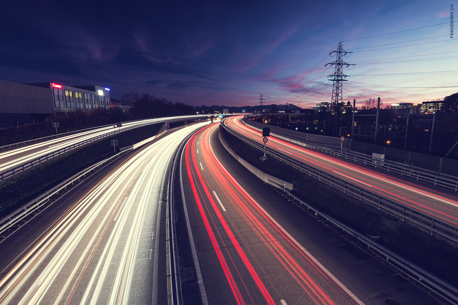 Autobahn A1 in Bern bei Sonnenuntergang